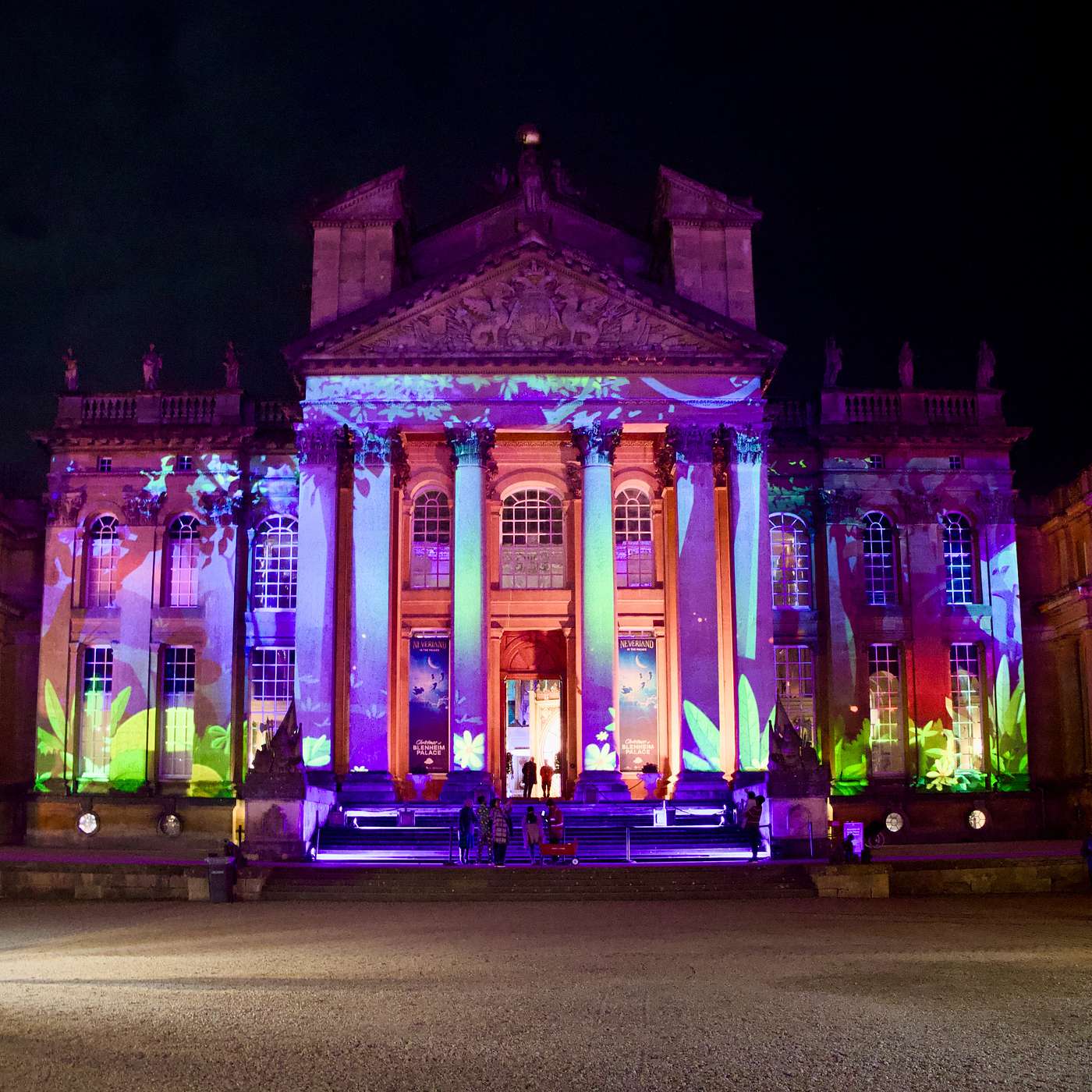 Travel Plans with Fernando Pinho - Spectacular Christmas at Blenheim Palace | England