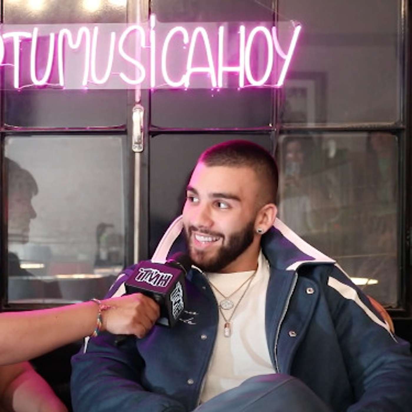 Fans entrevistan a Manuel Turizo: “María Becerra es muy sexy a la hora de cantar” episode artwork
