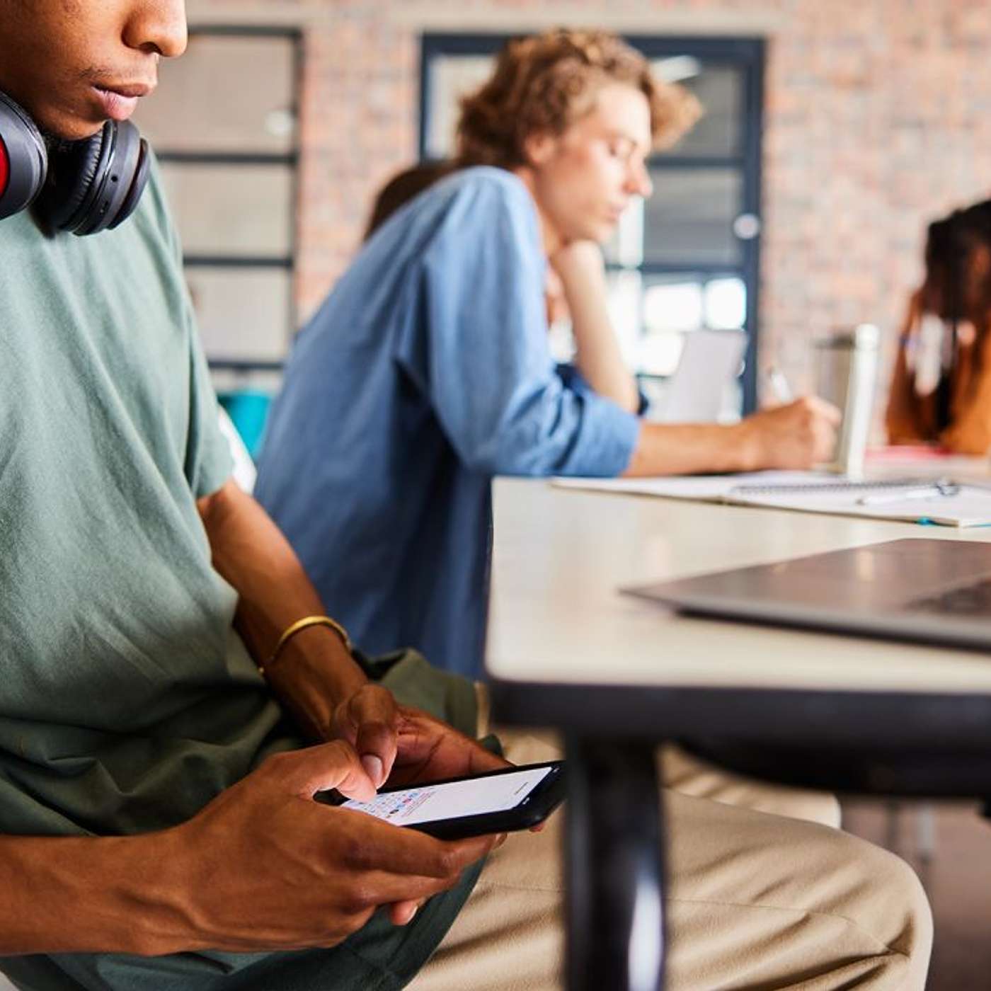 254. Phone notifications and kids’ mental health.
