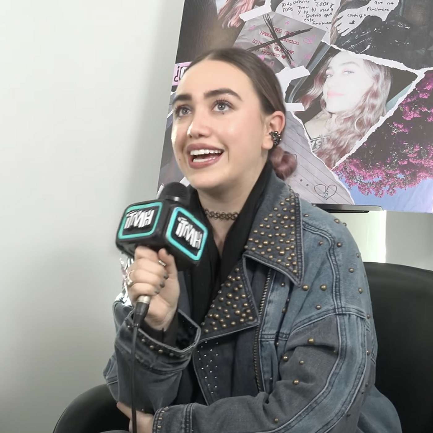 Fans entrevistan a Ela Taubert: "Karol G fue la primera artista en apoyarme" episode artwork