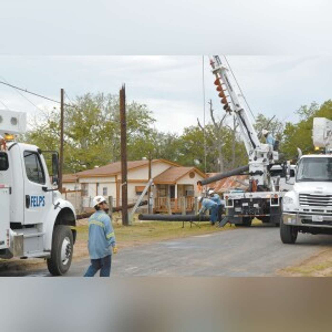 Broken guy wire causes Floresville power outage episode artwork