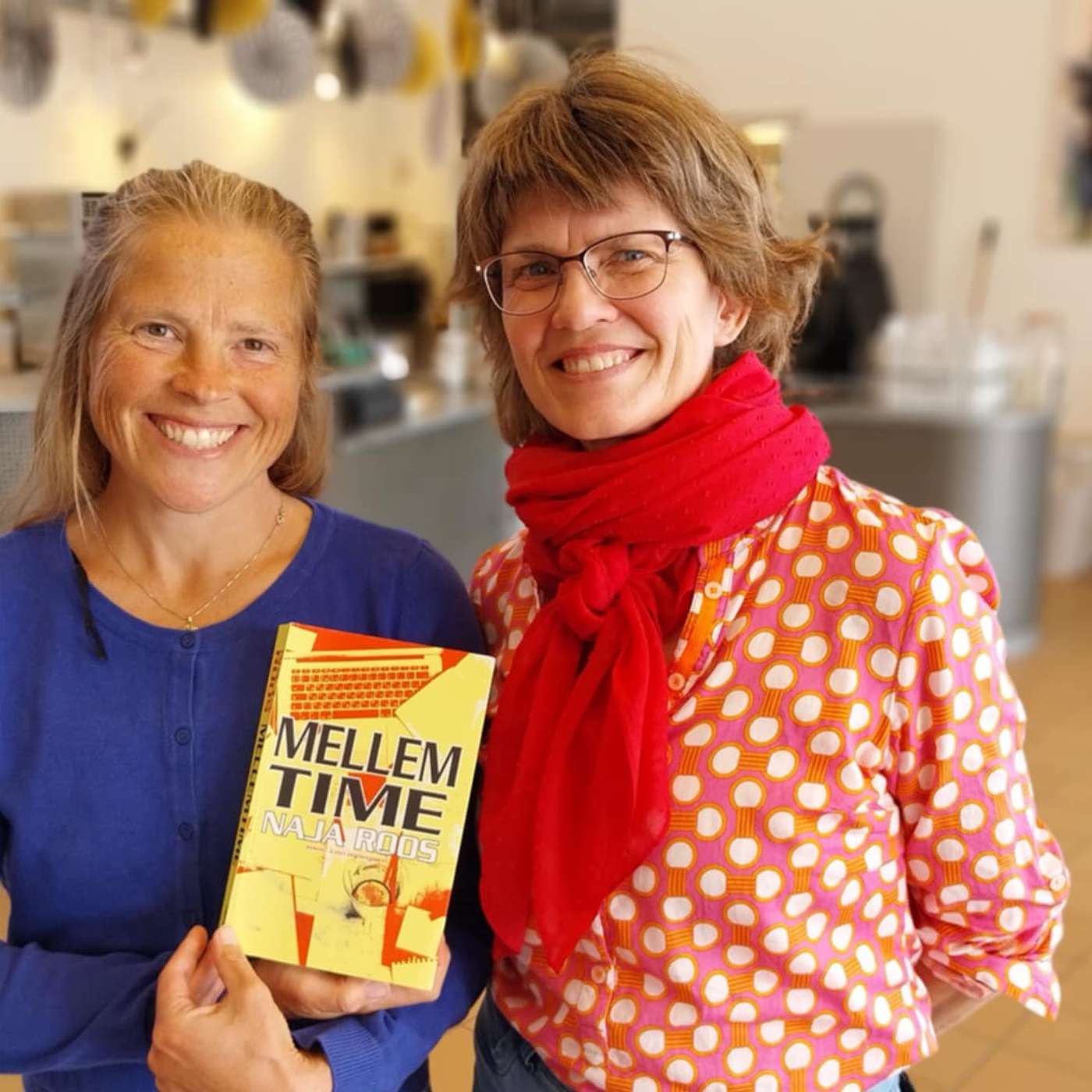 Er du lærer, forælder, skolebestyrelsesmedlem eller politiker med en aktie i folkeskolen. Lyt og læs med I Naja Roos nye roman Mellemtime