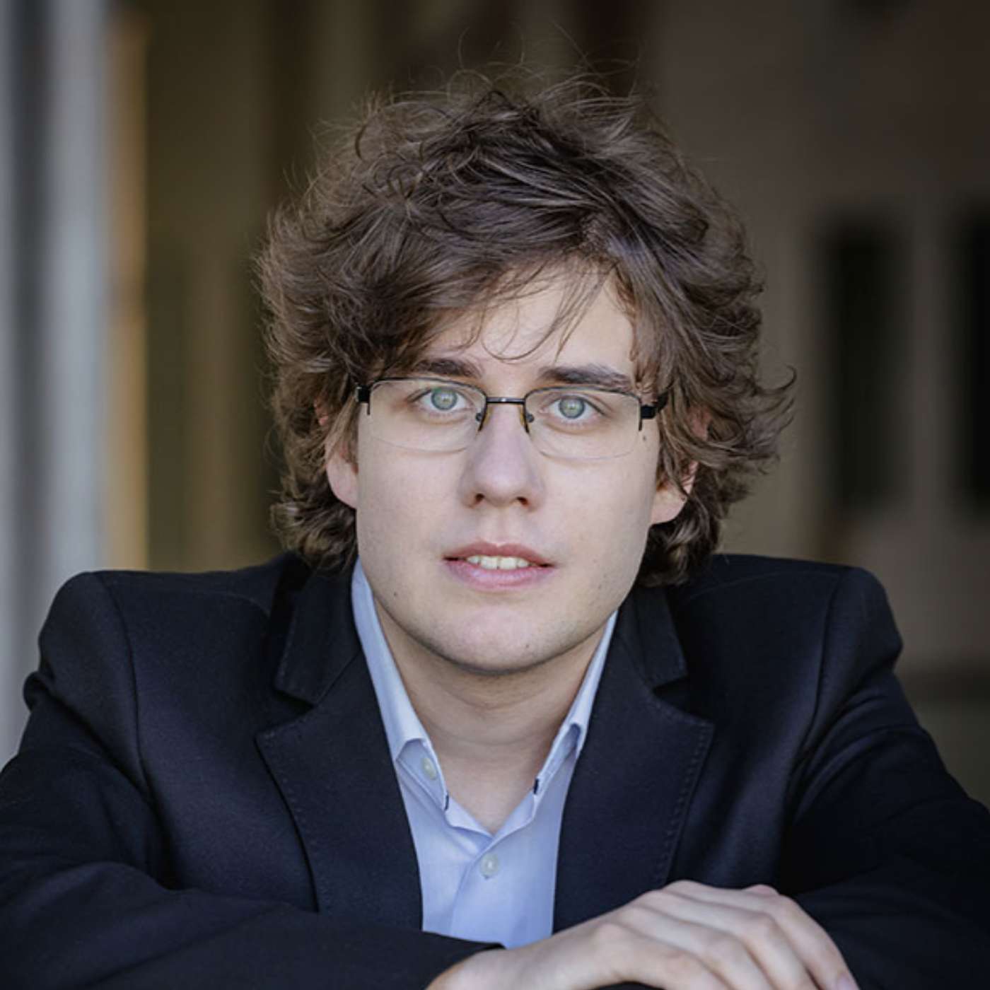 Súlyokkal a karján gyakorolt az Év Művésze