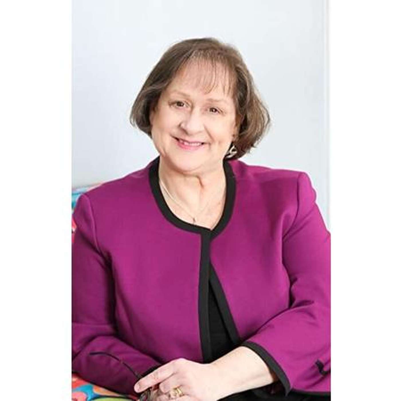 Twists and Dangers of Domestic Thrillers with Author Lynne Reeves on Book Lights episode artwork