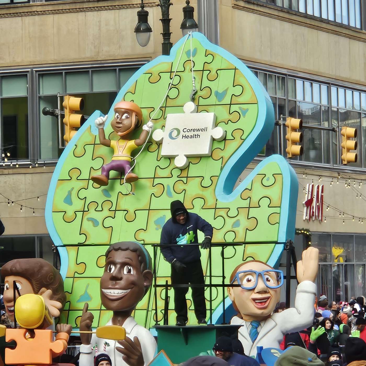 Inside Detroit’s 99th Thanksgiving Parade:On-the-Ground Coverage by Arthur Busch