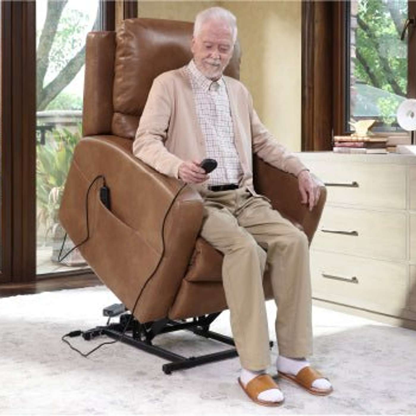 What Should You Consider When Buying a Lift Chair Recliner for the Elderly?