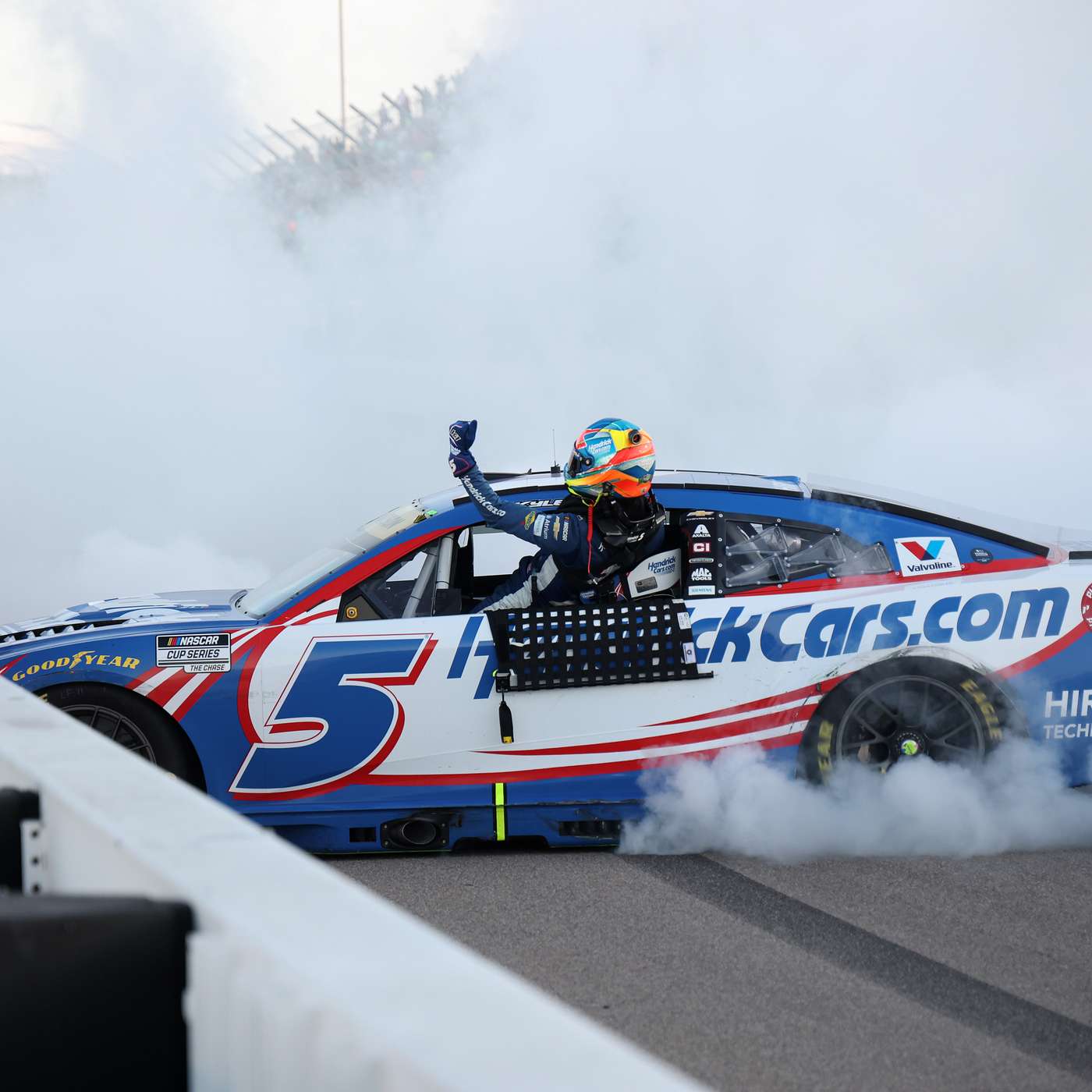 Kyle Larson snaps a 51 race winless streak and a 10 race drought for Chevrolet