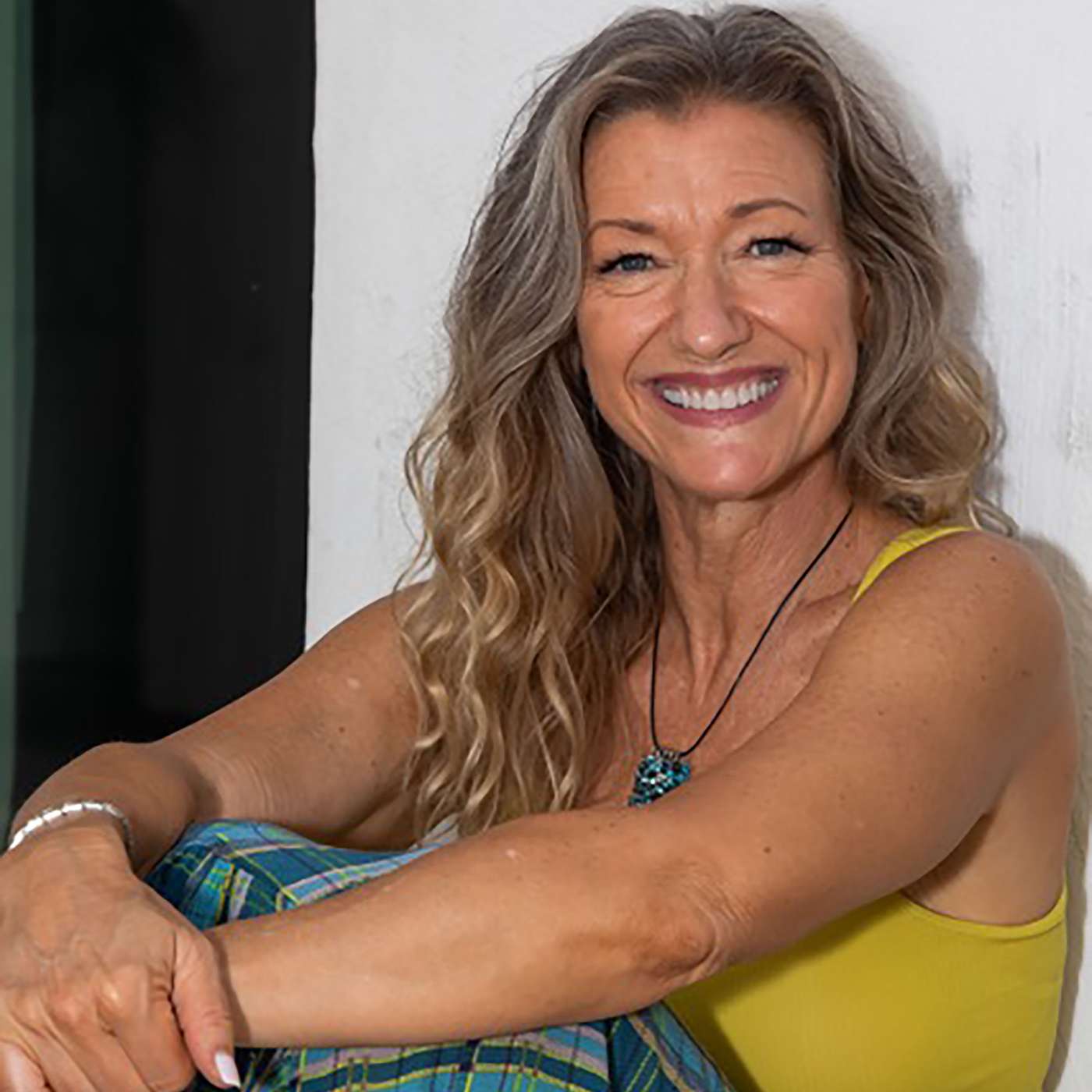 Julie Scott - Self Expansion Coach - Feel Good Junkie - Author - Speaker - Cat Lover episode artwork