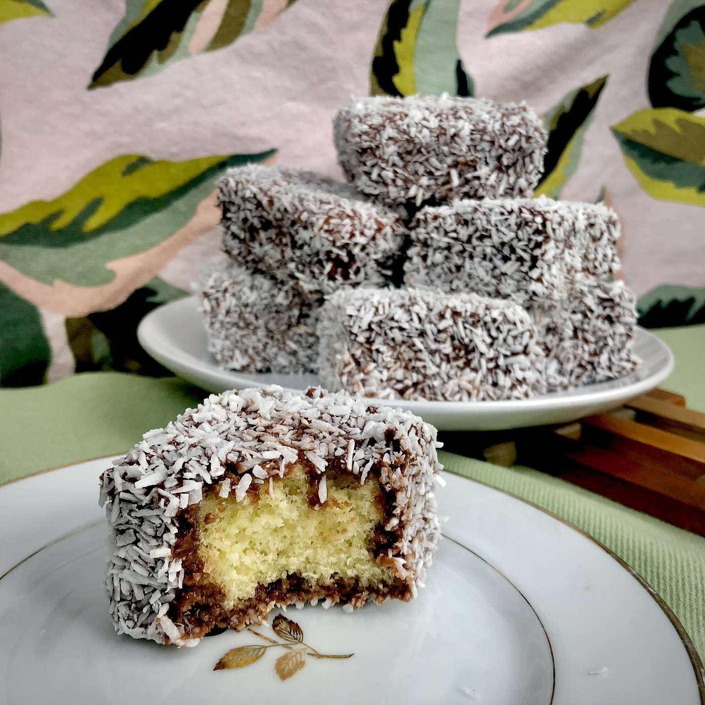 S4 E18 Lamingtons - An Australian Sponge Cake
