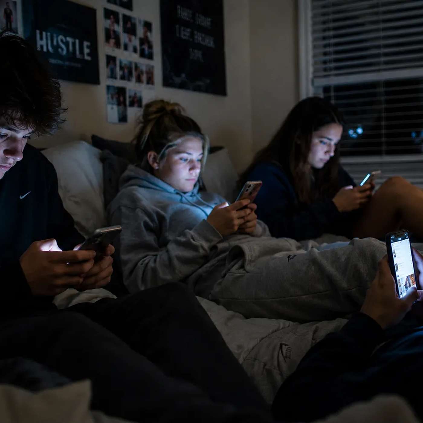 Stop Scrolling! HHS & Surgeon General Warn Against Excessive Screen Time for Children episode artwork