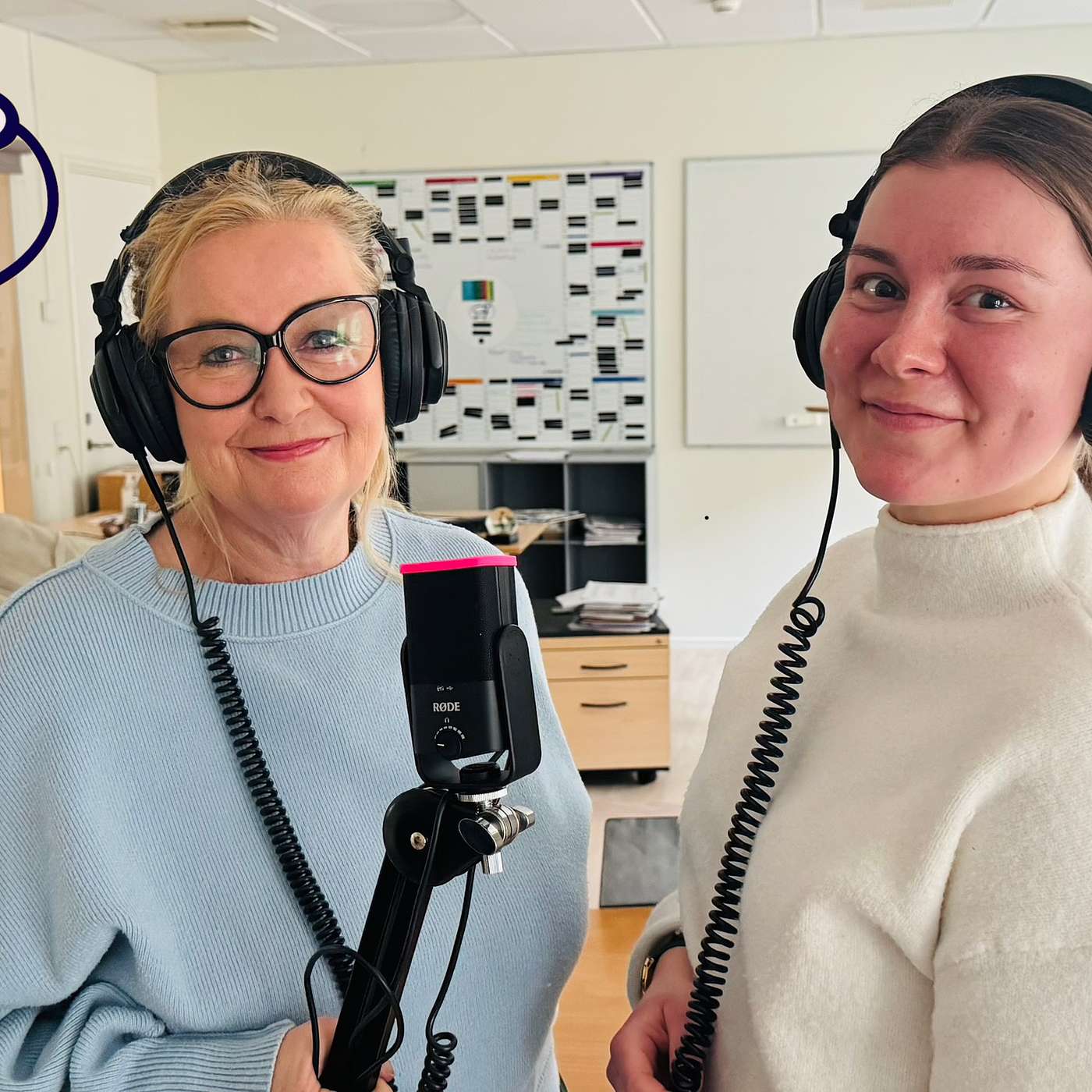 Overgangsalderen: Farmakonom Tine Poulsen interviewer speciallæge, Charlotte Floridon