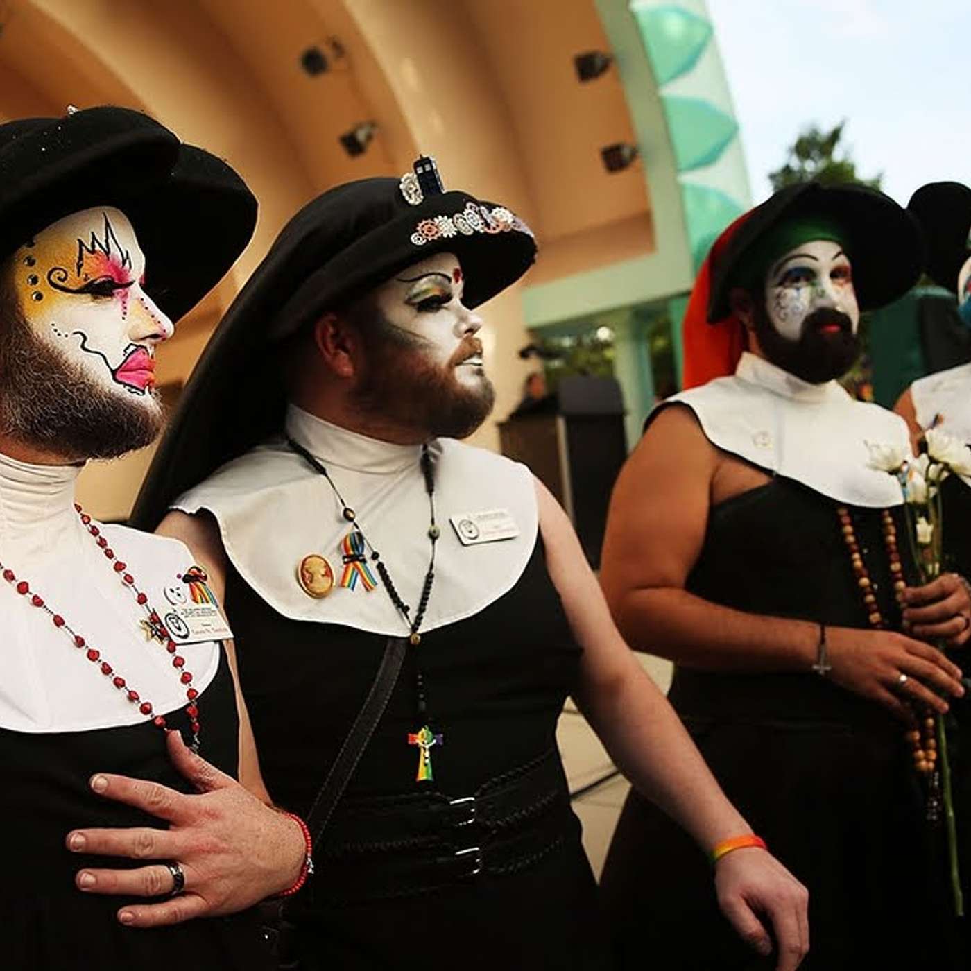 Episodio 832: ⚠️ SACRÍLEGAS Hermanas de la Indulgencia Perpetua y El Padre James Martin Sagrado Corazón Luis Roman