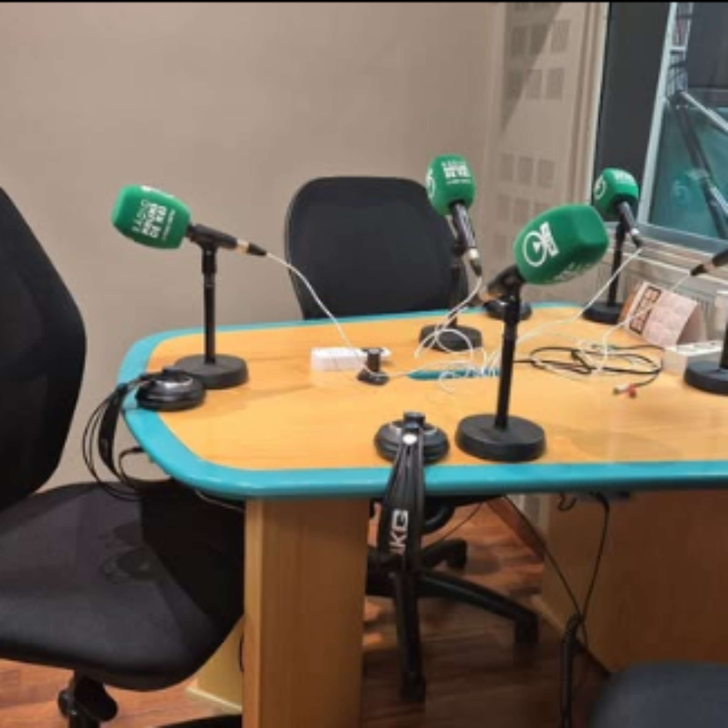 Joves en antena-