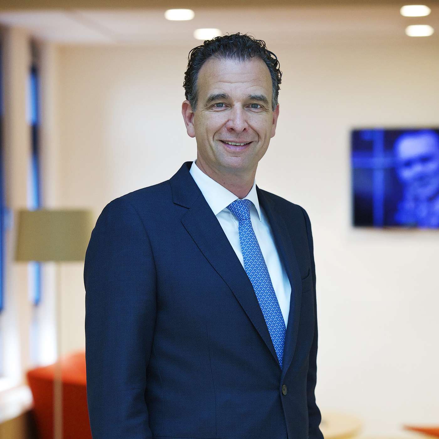 Ep574: How traditional banking is being disrupted by new products and strategies