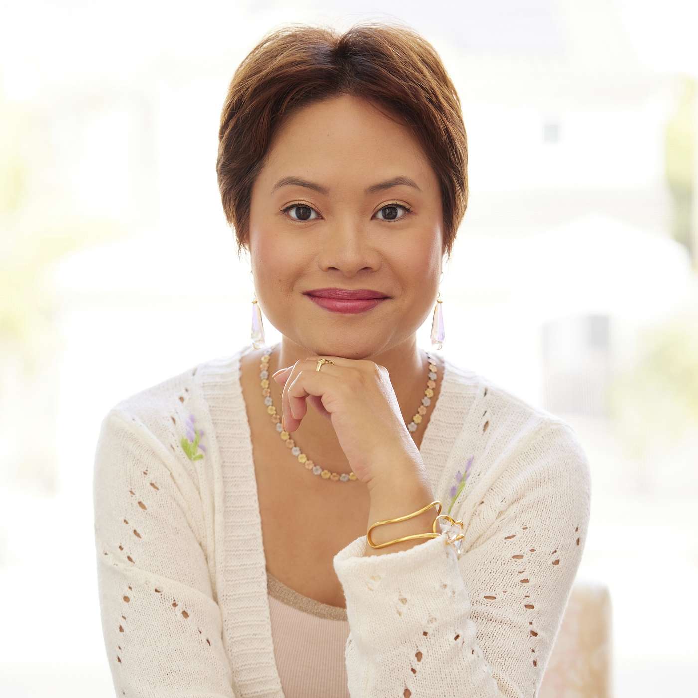 What Does Divine Love Feel Like? Experiencing Mother Mary, Forgiveness and Healing | Helen Ye Plehn episode artwork