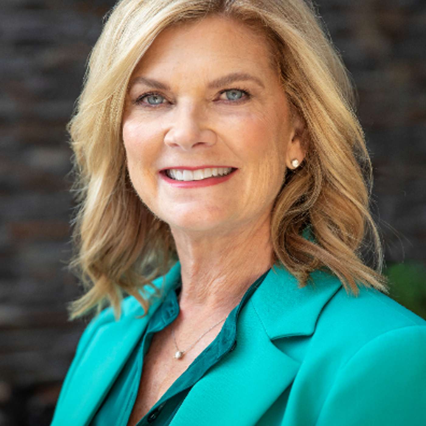 2B Bolder Podcast : Career Insights & Advice from Successful Women in Business & Tech