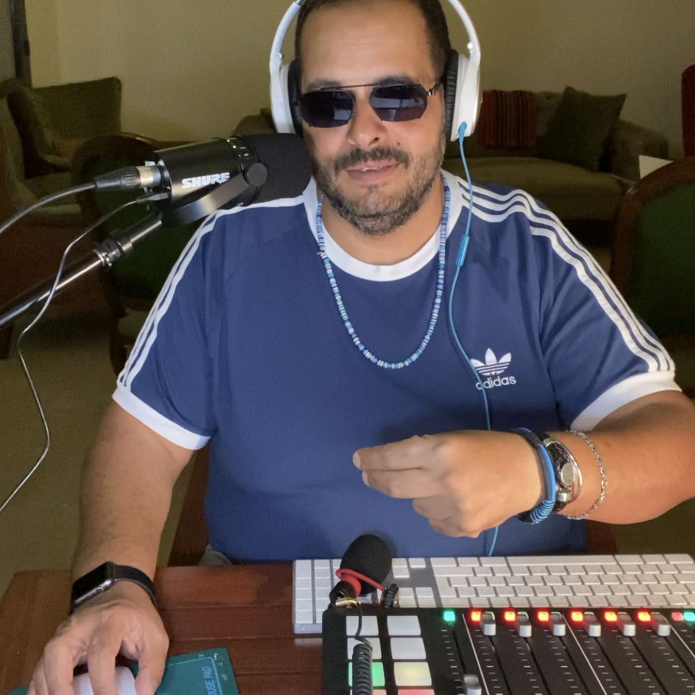 Heik 3aycheenha Ma3 Sam Akkawi - هيك عايشينها مع سام عكاوي