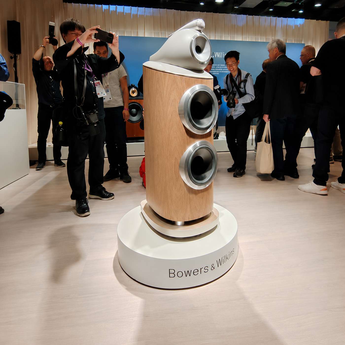 Bowers & Wilkins 800 Series D5 Unveiled episode artwork