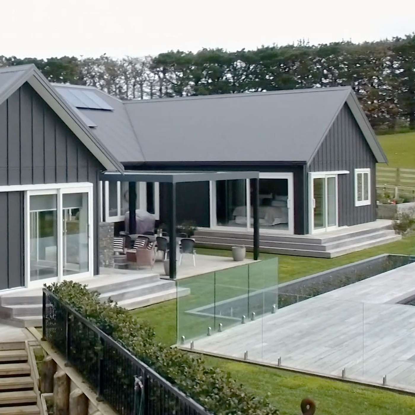 The black barn on the hill | with Richard Furze The black barn on the hill | with Richard Furze