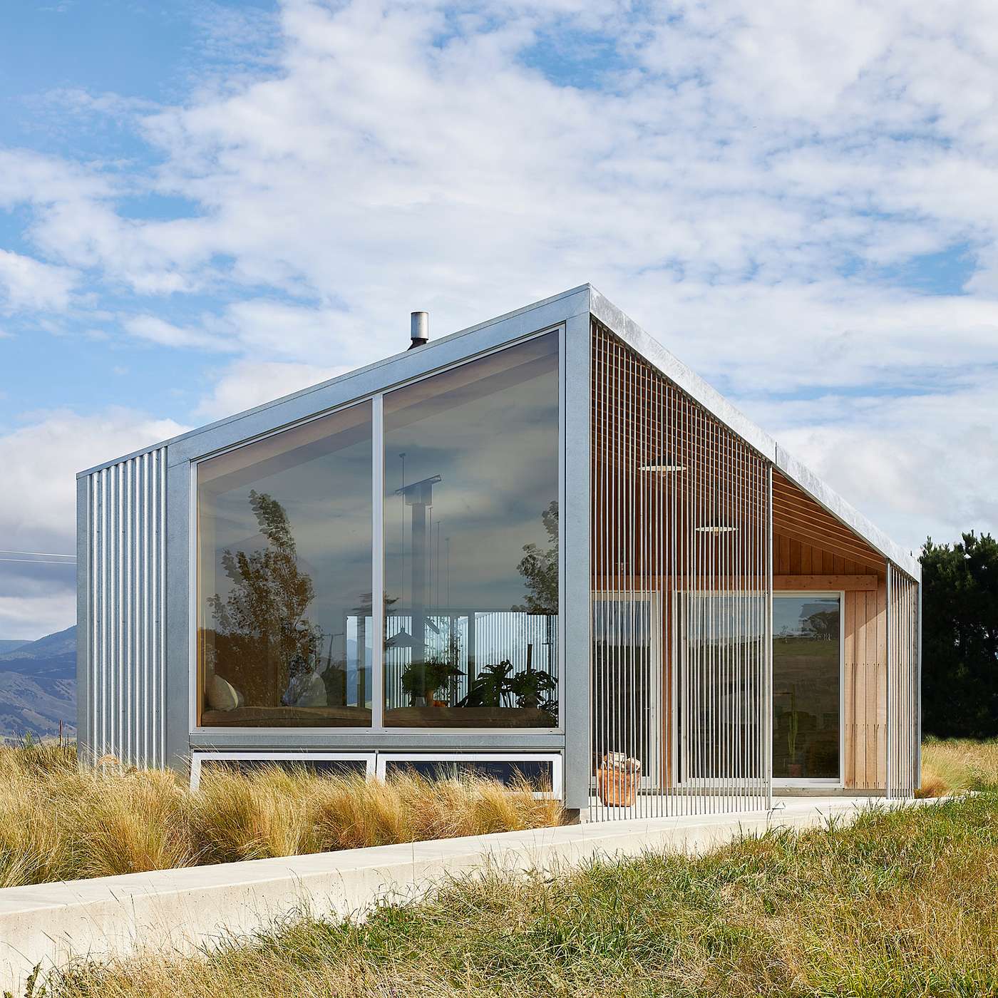 Patchwork Architects design an 'Elegant Shed' with no landscape constraints episode artwork