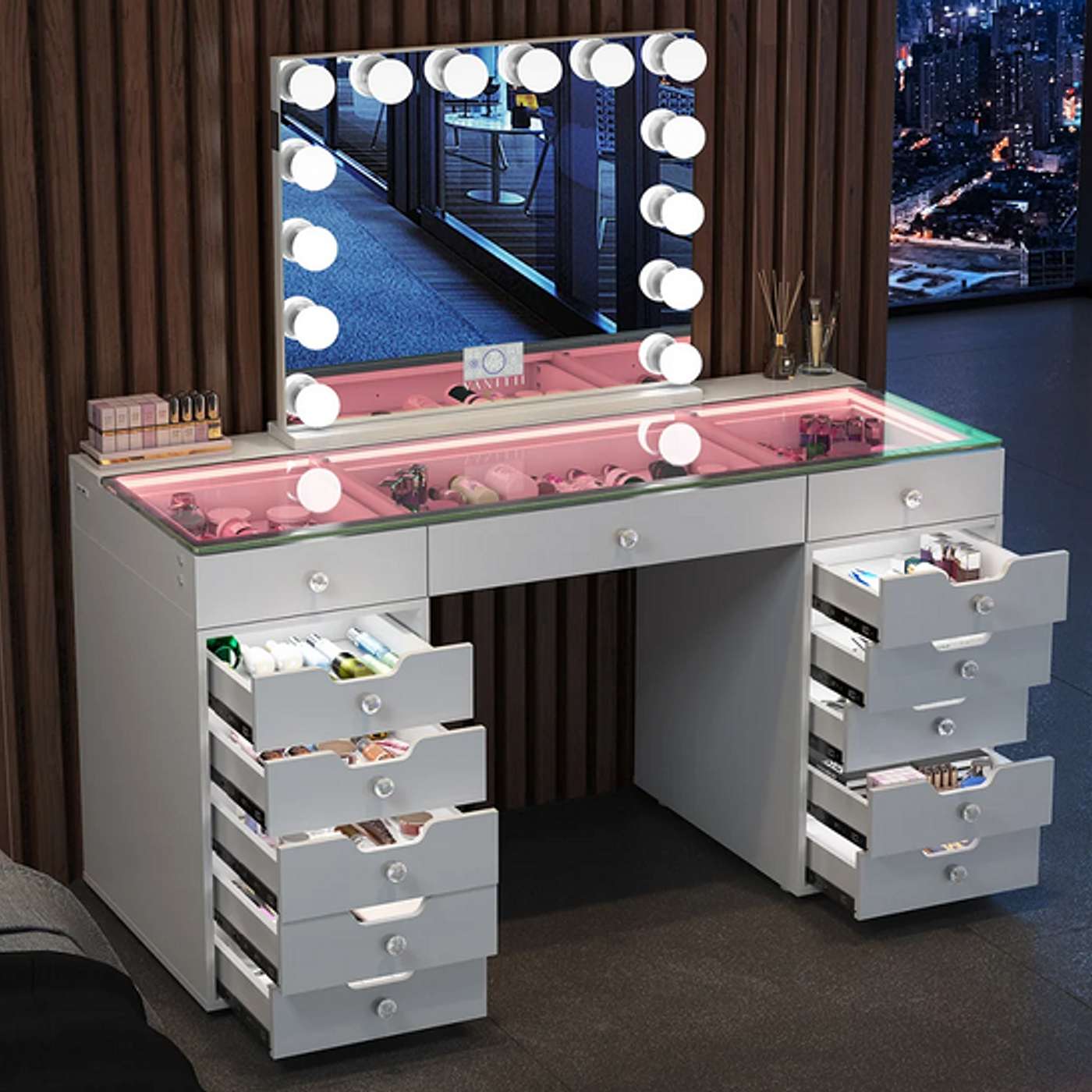 How to Decorate Your Bedroom Vanity Desk