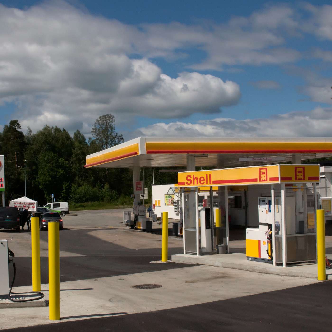 S2-EP 022 . Upscaling Production, Improving Efficiency, and Offsetting Emissions: Deciphering the Oil Majors’ Climate Strategies – A Conversation with Greg Trencher