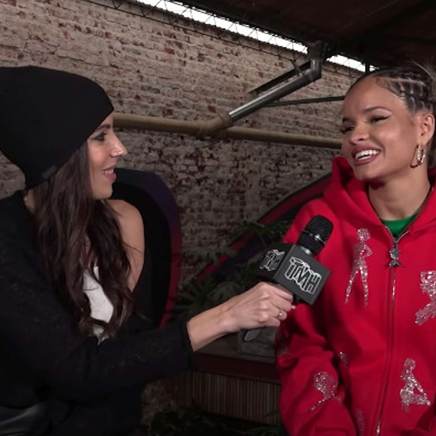 Entrevista a Aleesha: “A Seven Kayne y Emilia los conocí en Miami” episode artwork