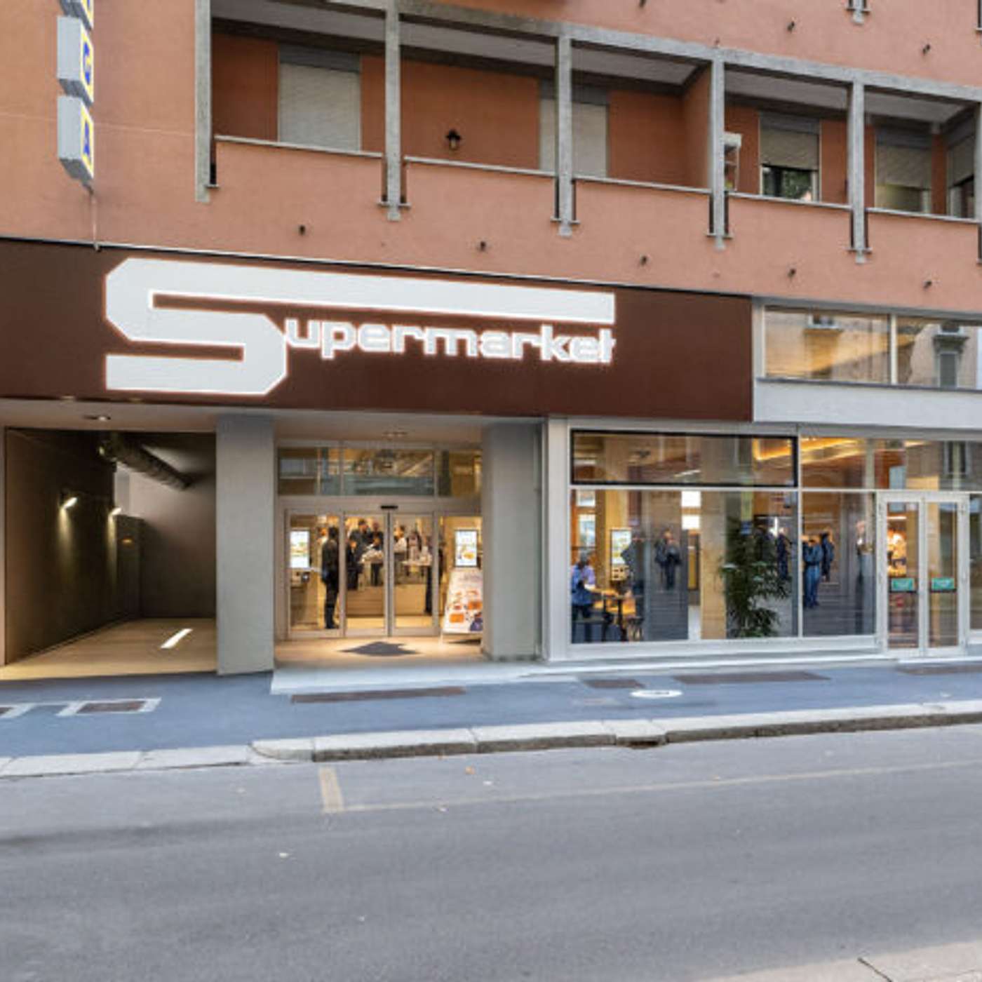 #Gdoweeklive - Riapre Esselunga di Viale Piave a Milano, più spazio e più servizi, il commento del direttore commerciale Eugenio Neri episode artwork