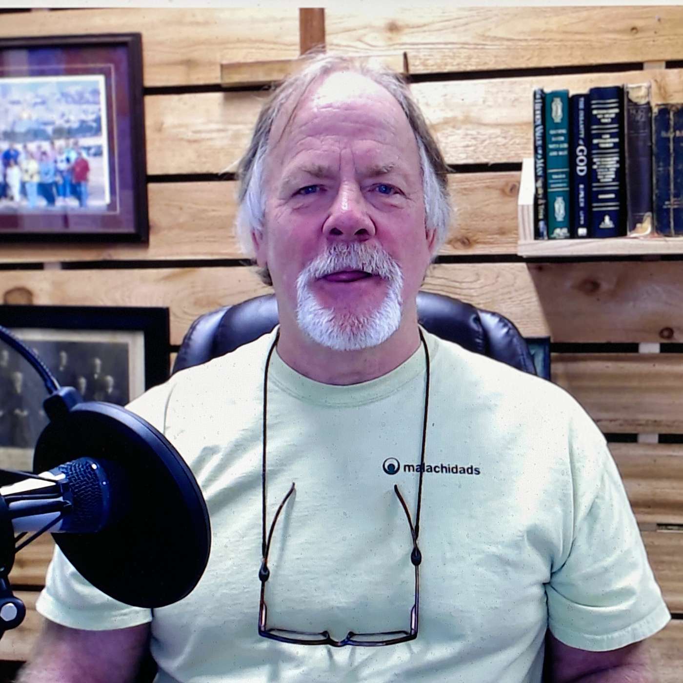 A Heart of Joy in a World of Hurt  Proverbs 17.22 Podcast # 487 - 11:17:20, 6.05 AM episode artwork