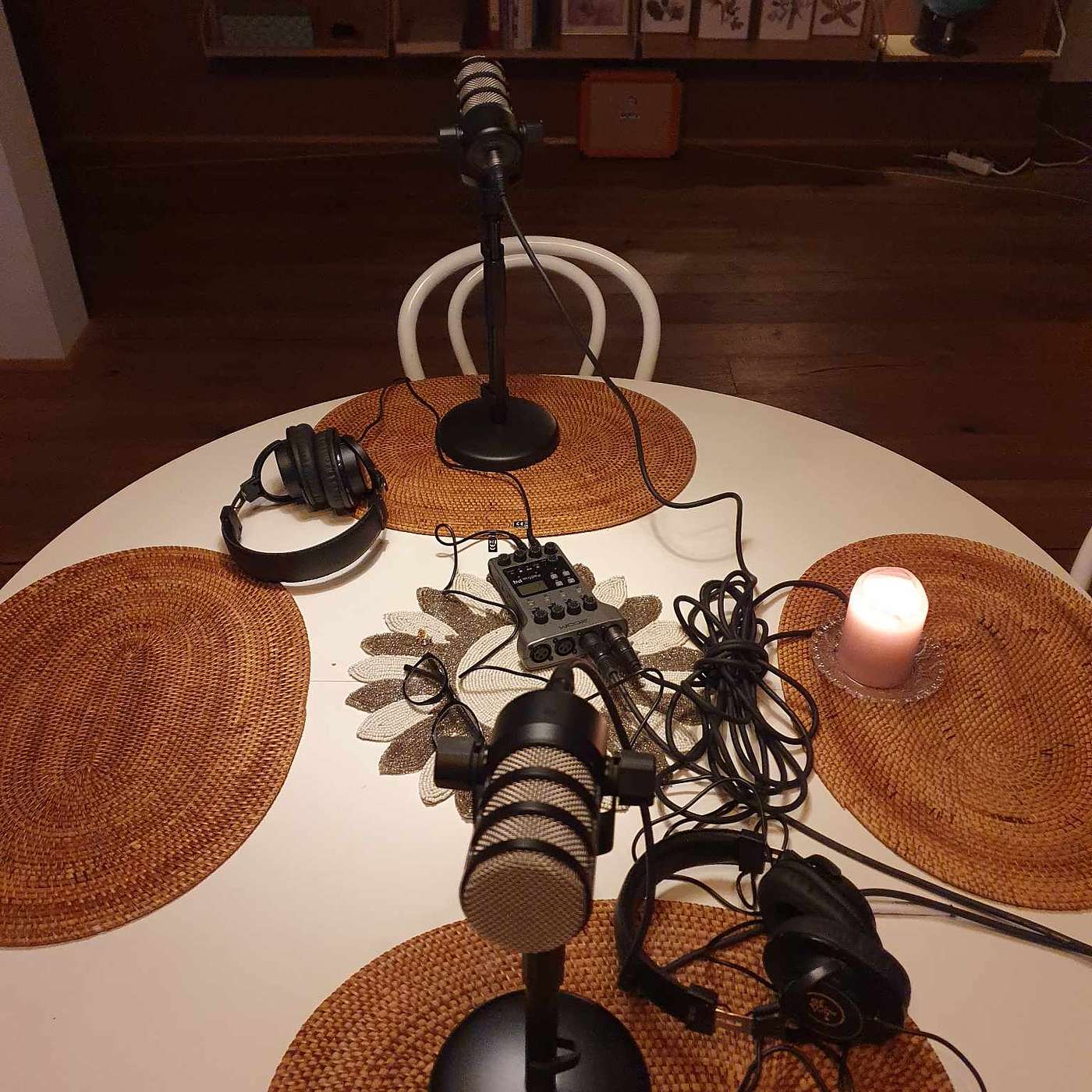 Hvað er að frella? cover art