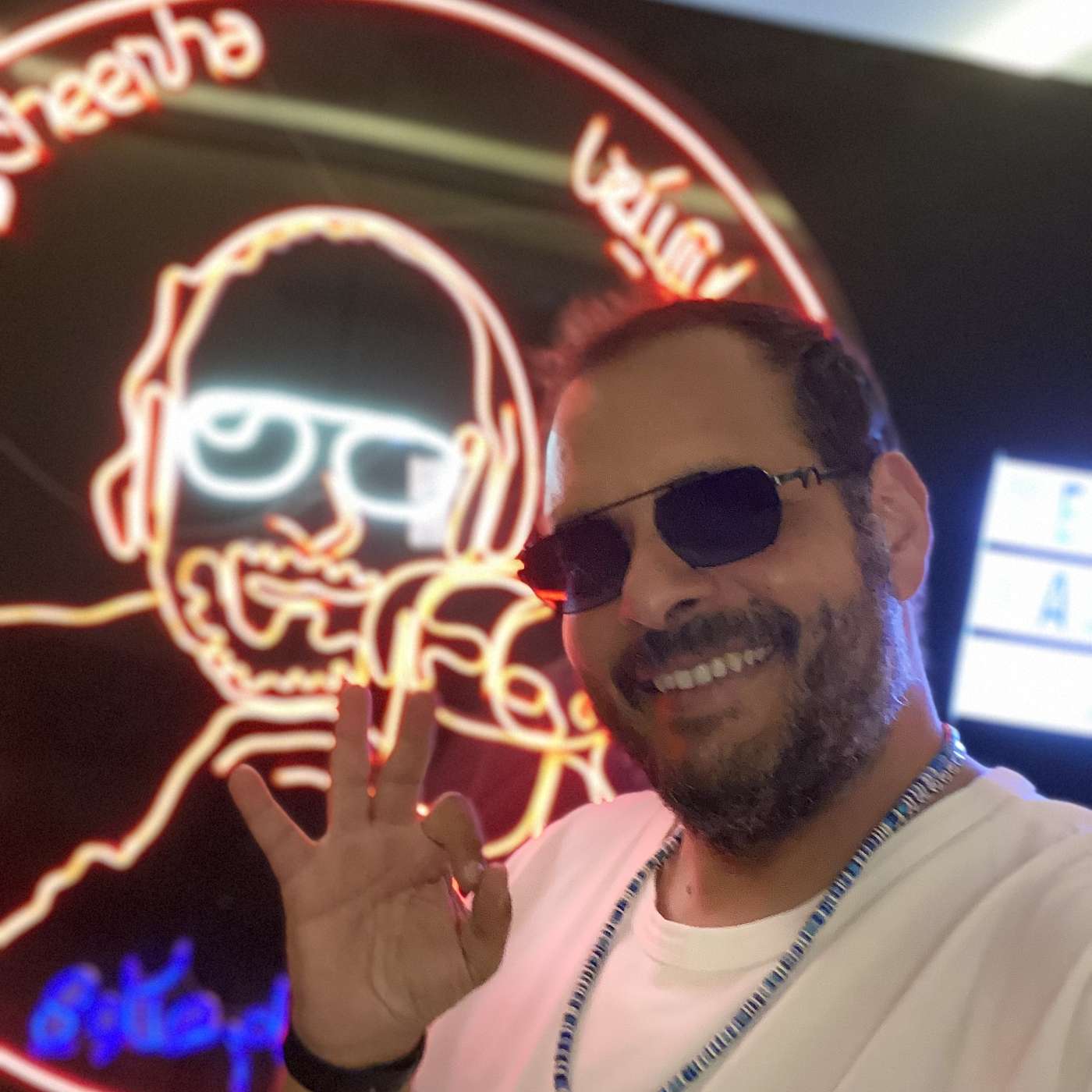 Heik 3aycheenha Ma3 Sam Akkawi - هيك عايشينها مع سام عكاوي