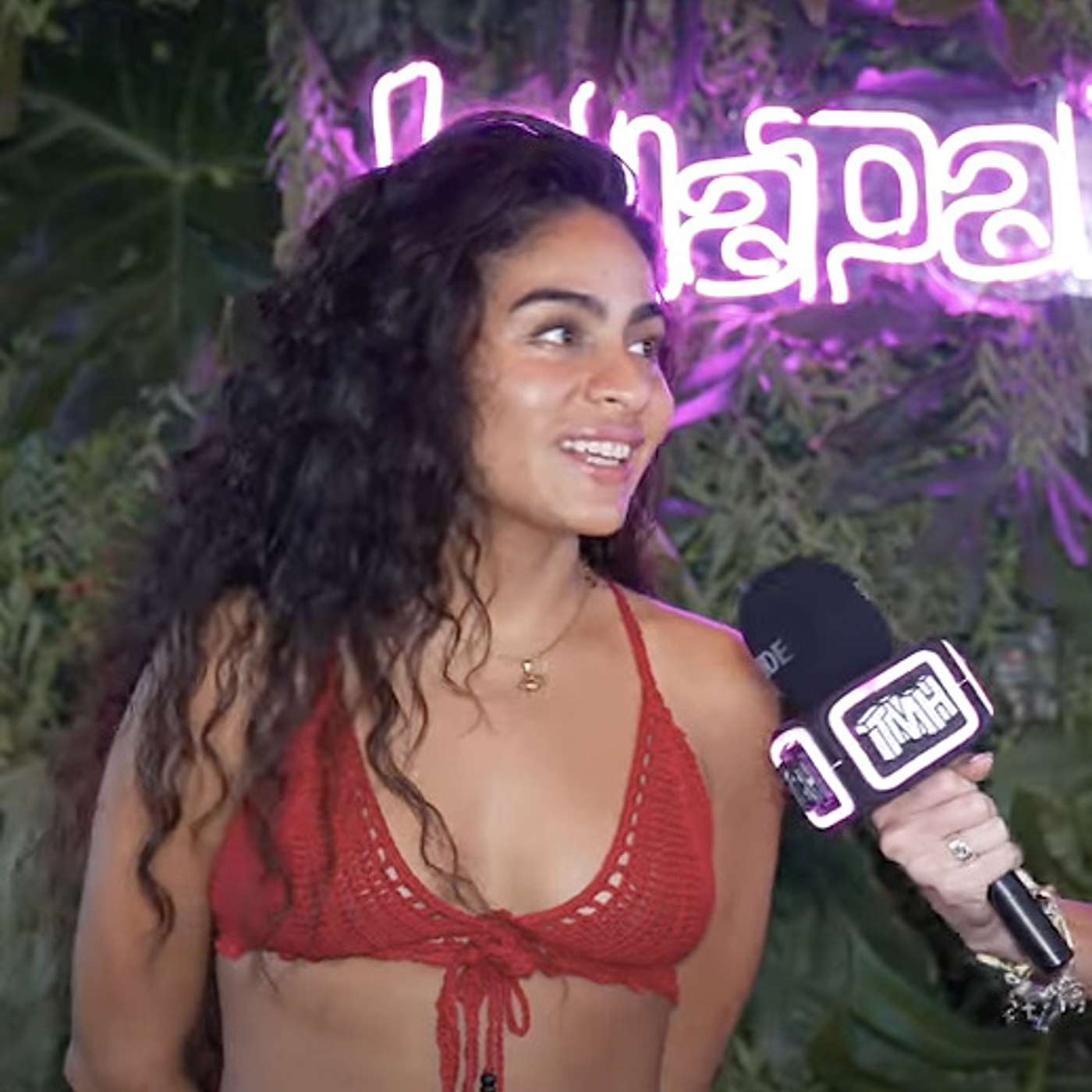 Entrevista a Jessie Reyez:"Cuando mis papás salían de parranda, me llevaban. Son mis mejores amigos" episode artwork