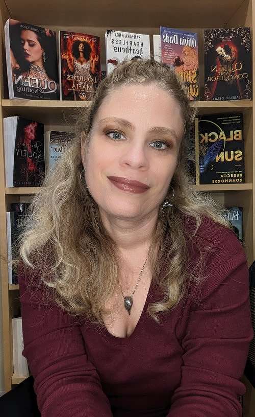 Evelyne Crowe