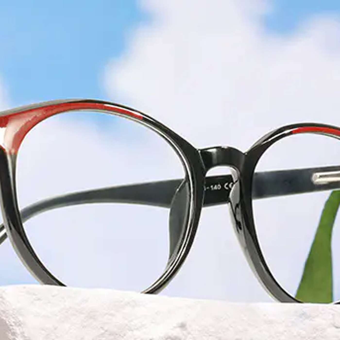 A Beginner’s Guide to Buying Prescription Glasses Online