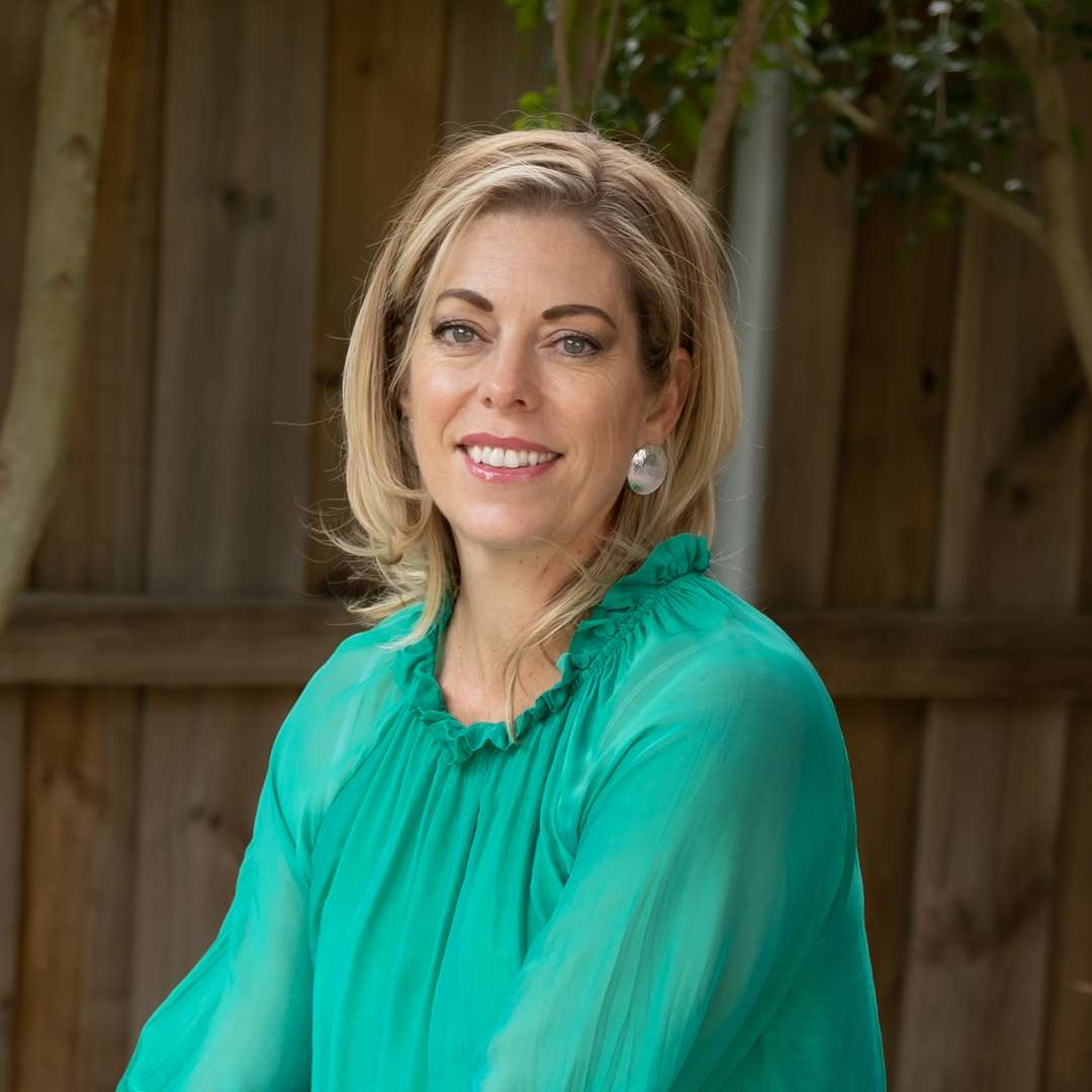 DR. KATE DE JONG