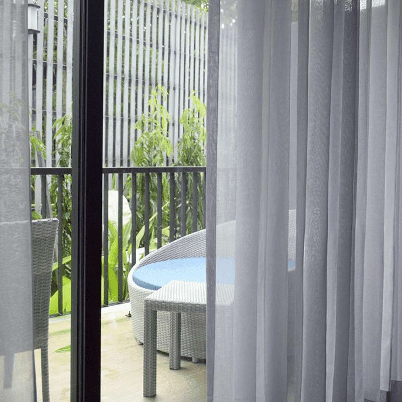 Idea of burglars making you nervous? You need some smart home devices.