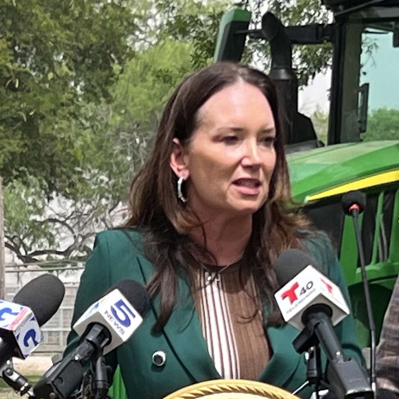 New World screwworm has reached Texas. Agriculture Secretary Rollins responds. episode artwork
