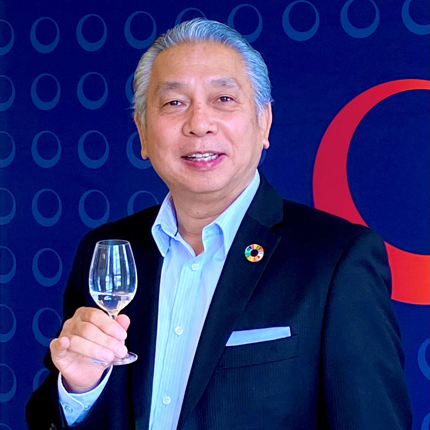 Episode 190:Toshio Ueno is the only person in the world to hold three prestigious Sake titles: Master of Sake, Master Sake Sommelier and WSET Sake Educator. episode artwork