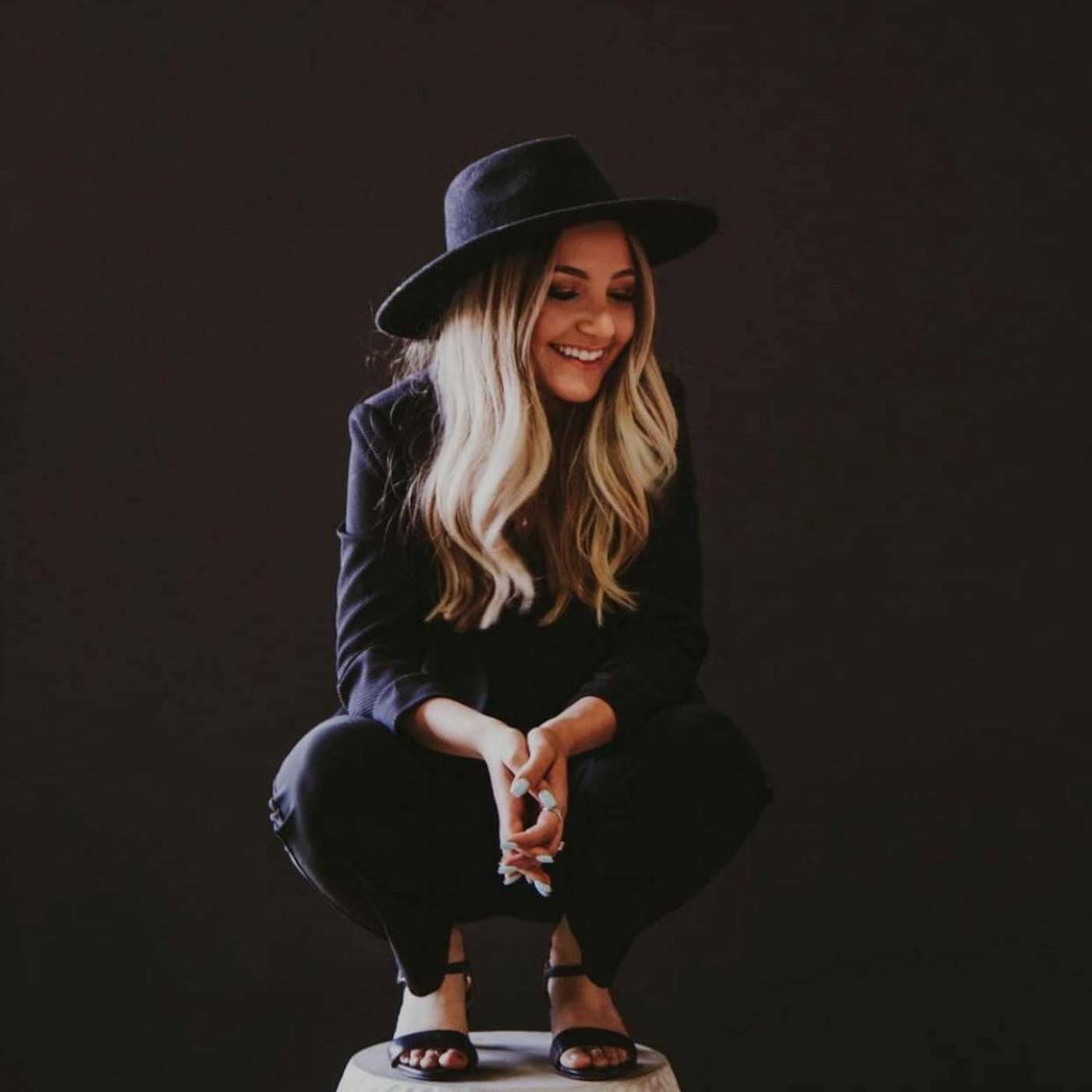 Running a Successful and Remote Sunless Tanning Business with Tina Mancuso