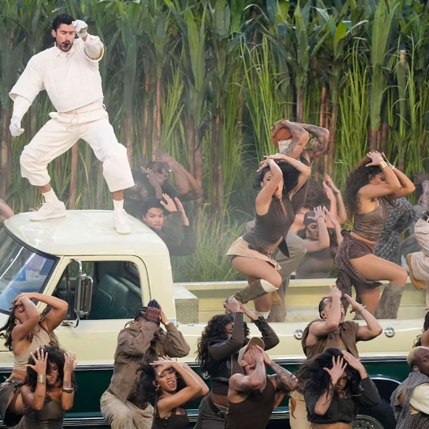 Catolicos Para Catolicos: 🏈 Bad Bunny ¡Tus Ojos No Lo Vieron! Ataque A La Hispanidad | Luis Roman y Jesse Romero