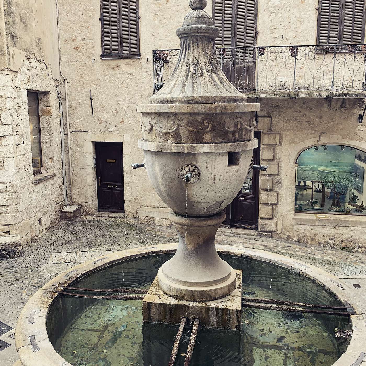 The Call of Provence: Books, Gardens and Travel Adventures in the Luberon episode artwork