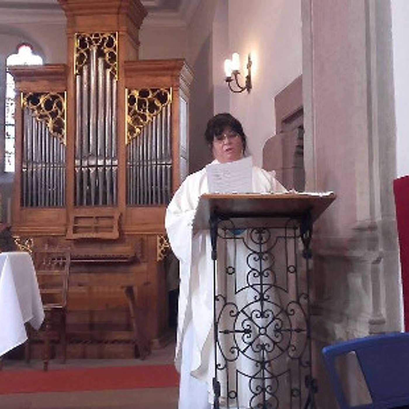 Episodio 702: Primera Mujer En Oficiar Misa y Casada Con Un Cura. La Iglesia Católica Responde / Luis Roman episode artwork