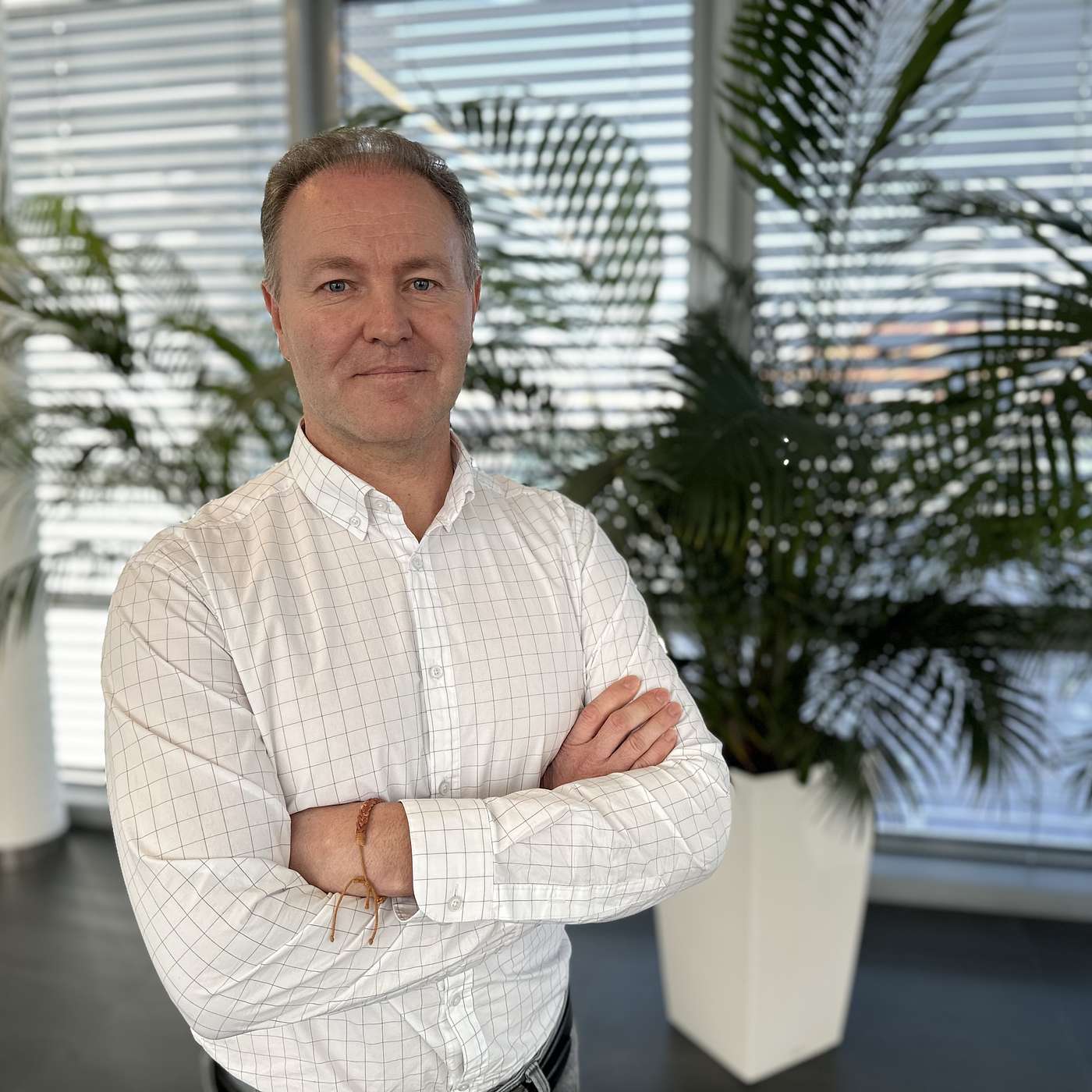Pavel Hadroušek (Fio banka): Z rozvoje umělé inteligence bude těžit řada sektorů, i těch hodnotových. Akcie Nvidie může potkat osud Tesly, dlouhodobá maxima vyhlížím ještě letos episode artwork