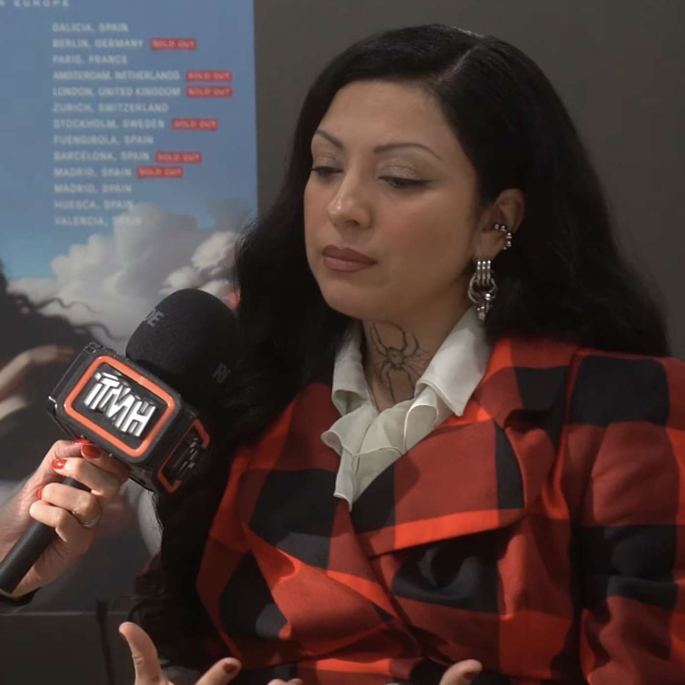 Entrevista a Mon Laferte:"Hace unos años atrás tuve un bajón, sentí ganas de no seguir en la música"