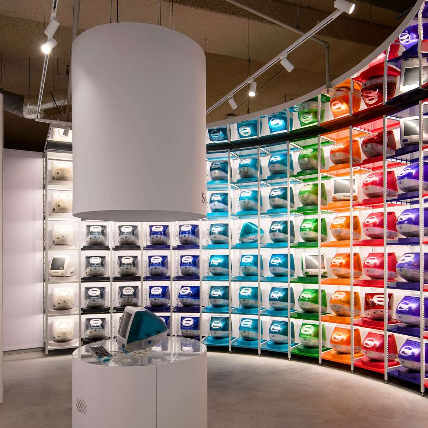 A Time Machine in Utrecht: Europe's Largest Apple Museum Opens episode artwork