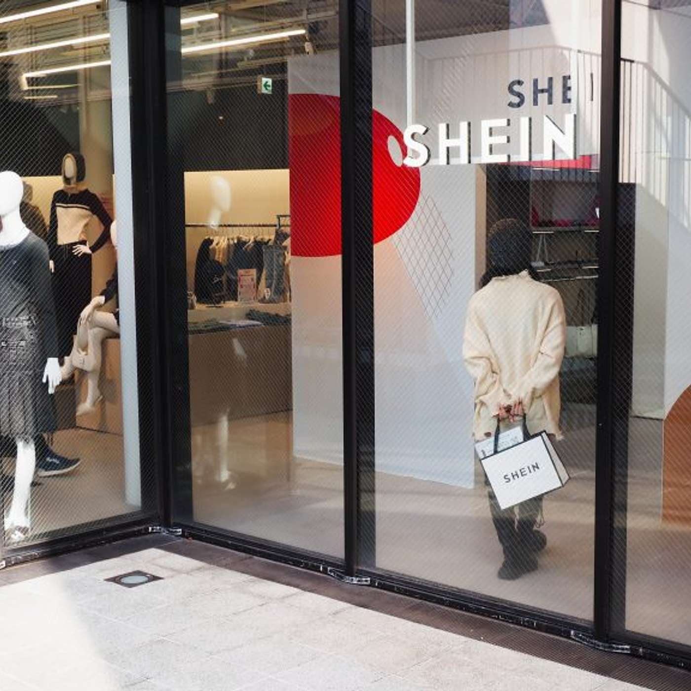 #Retailinnovations by Kiki Lab - Shein: dentro il negozio della polemica di Parigi