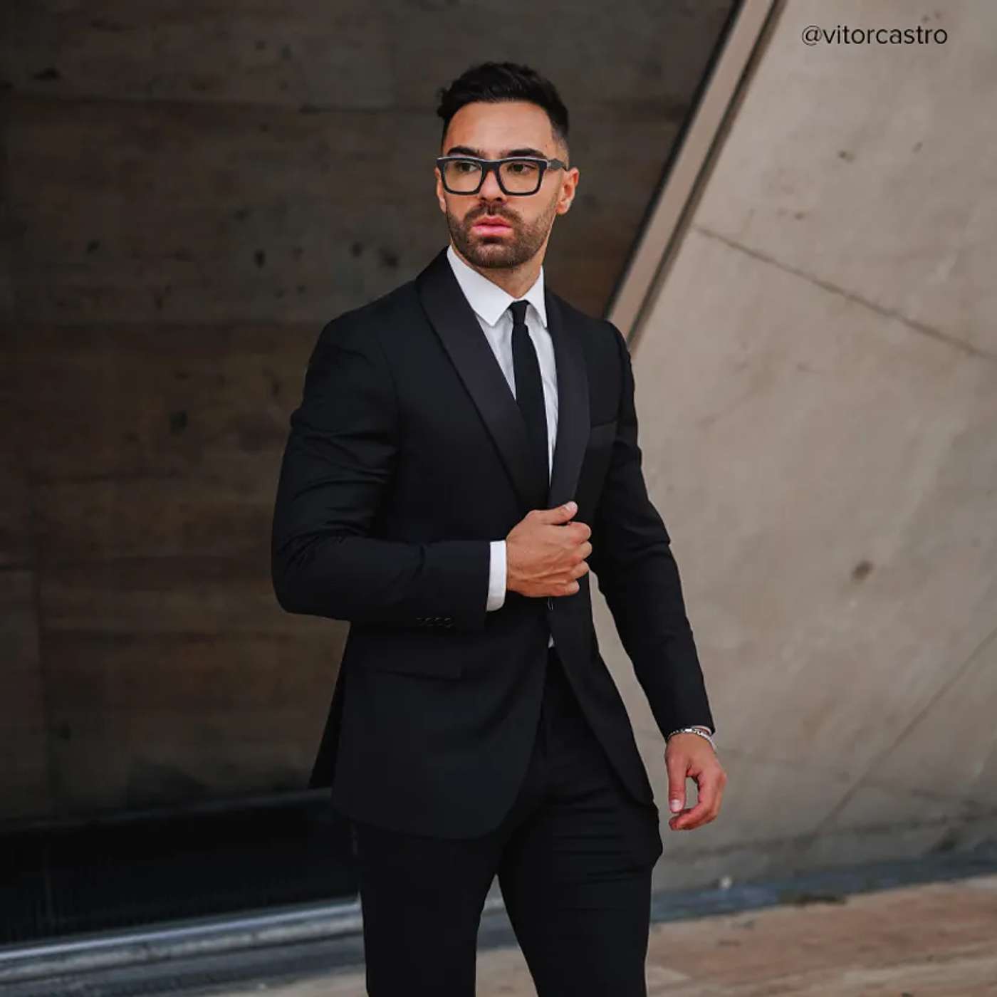 How to Choose the Perfect Eyeglasses for Men