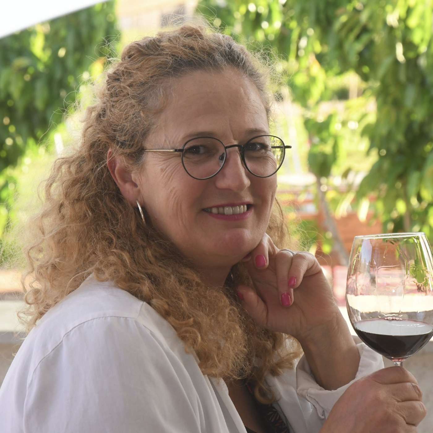 Journey Through the Sands of Time - The Unique Winemaking at Yatir Winery with Eti Edri and Ya'akov Ben Dor