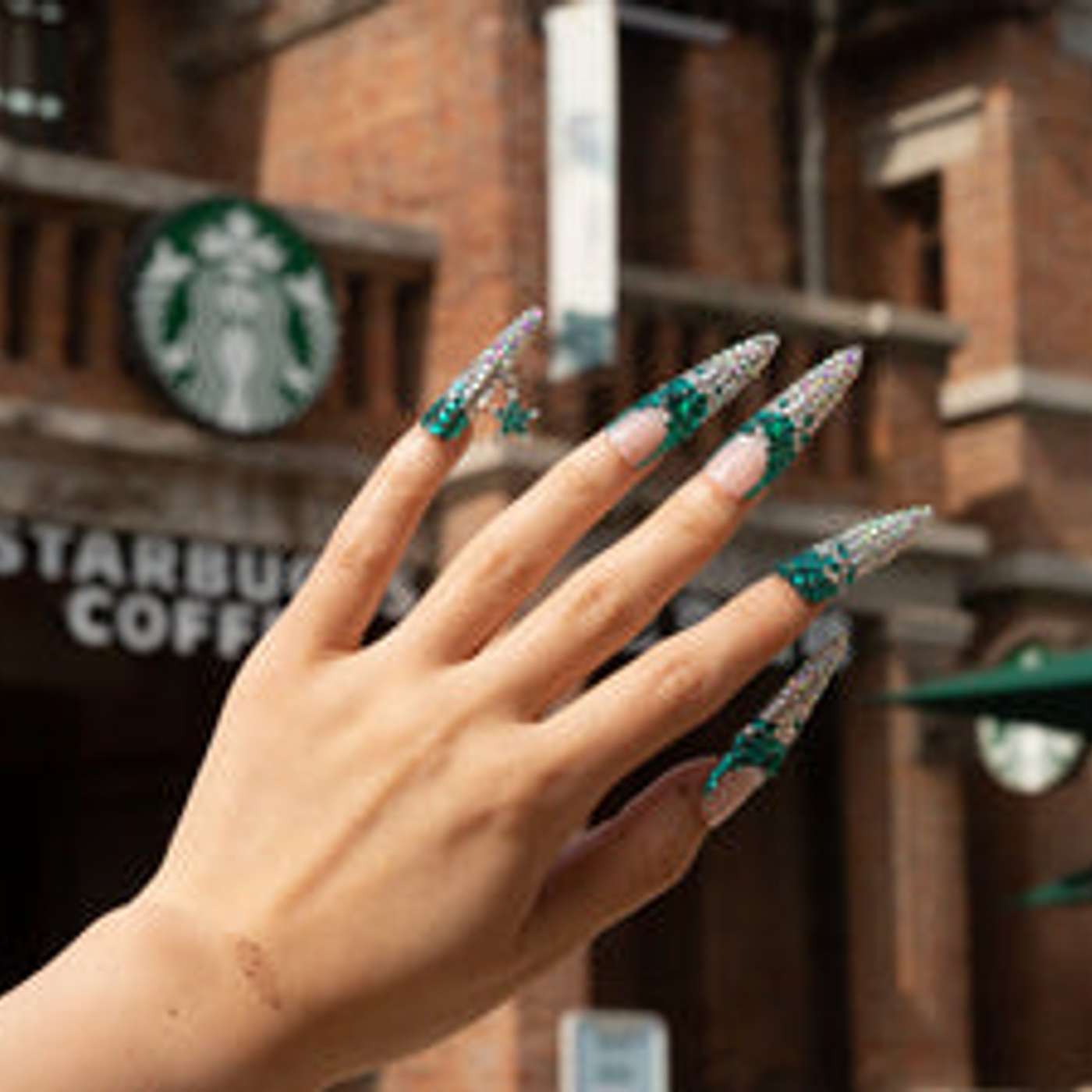 HOW TO CUSTOMIZE AND DECORATE YOUR PRESS-ON NAILS