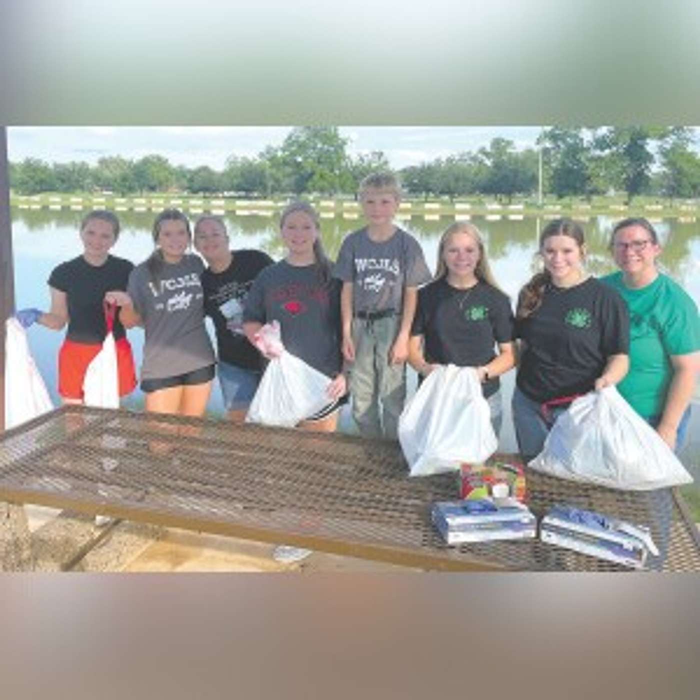 Stockdale 4-H Club cleans up, celebrates episode artwork